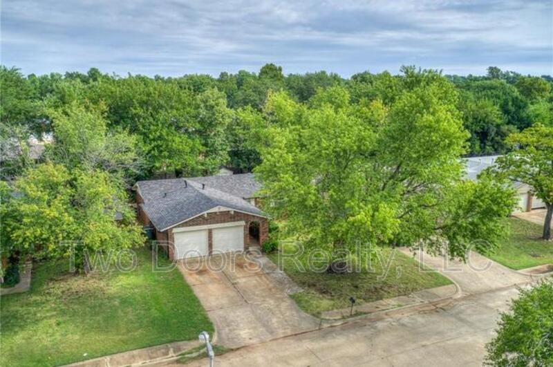 801 Robin Hill Rd - Photo 3 of 28