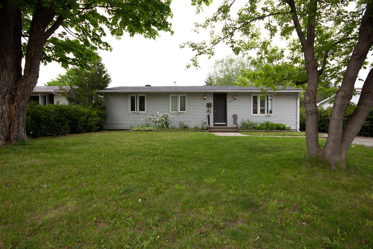 29 Overlake Drive, Nepean Apartments 29 Overlake Dr, Ottawa, ON K2E