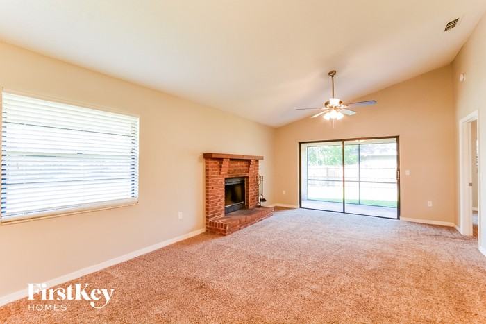 10605 Suntree Ct - Photo 2 of 15