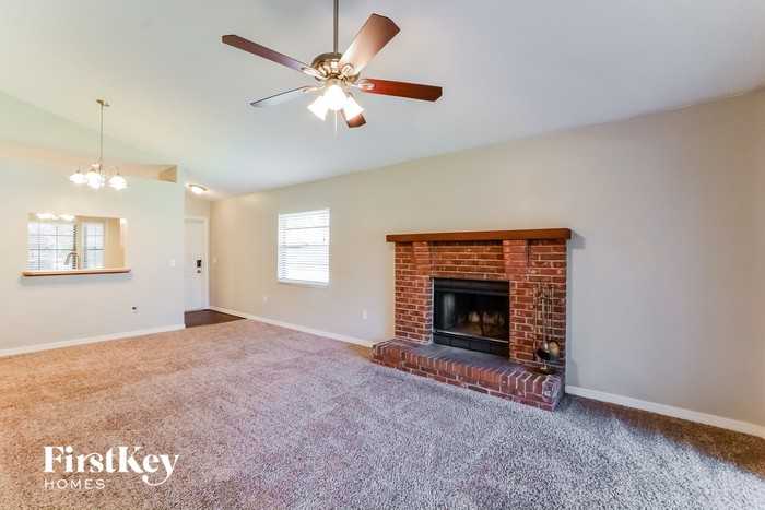 10605 Suntree Ct - Photo 3 of 15