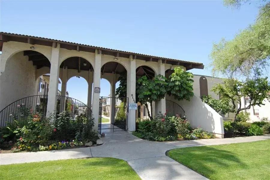 Kenwood Gardens Apartments - Photo 2 of 6