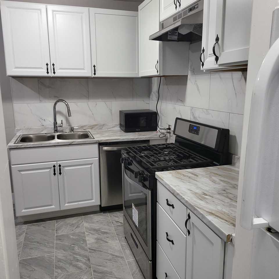 4333 Fremont Ave N #4 - Photo 6 of 14