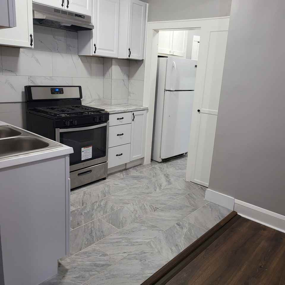 4333 Fremont Ave N #4 - Photo 7 of 14