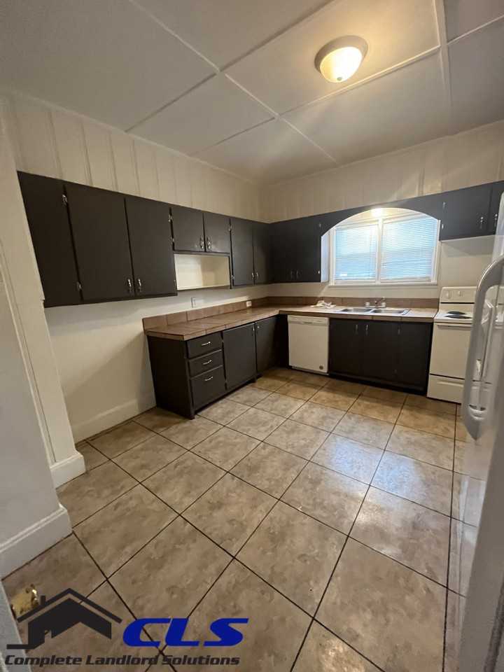 1820 Putnam St #1 - Photo 6 of 11