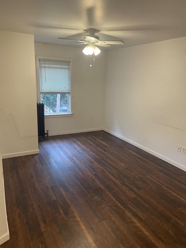 829 Suffolk Ave #10 - Photo 4 of 8