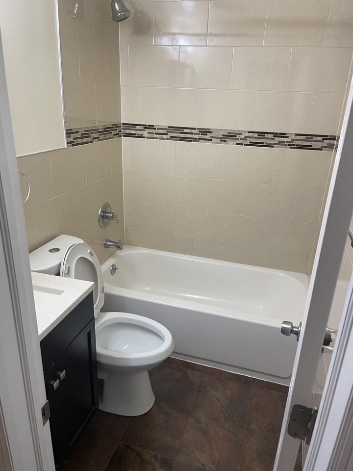 829 Suffolk Ave #10 - Photo 5 of 8