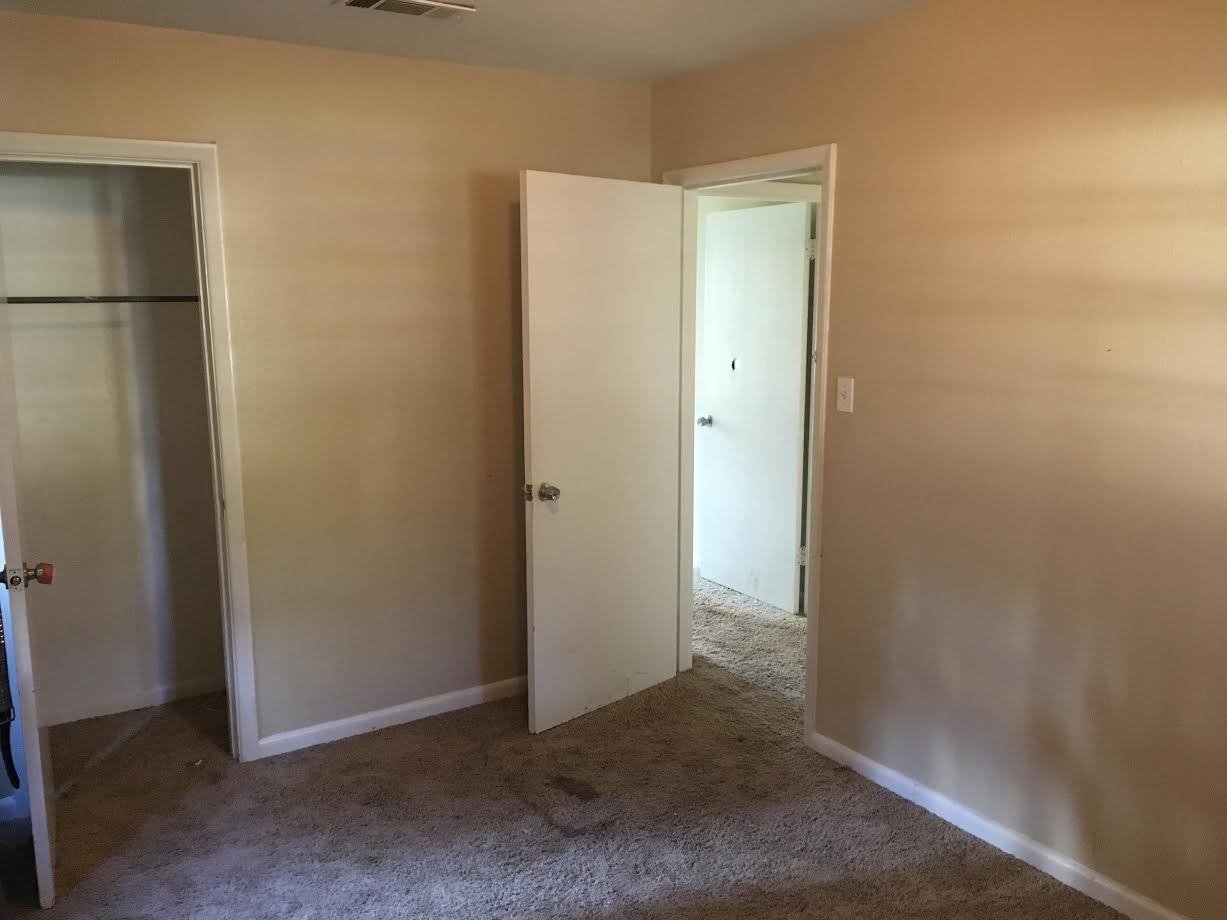 1525 Debra St - Photo 2 of 13