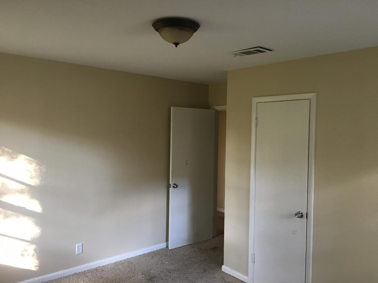 1525 Debra St - Photo 3 of 13