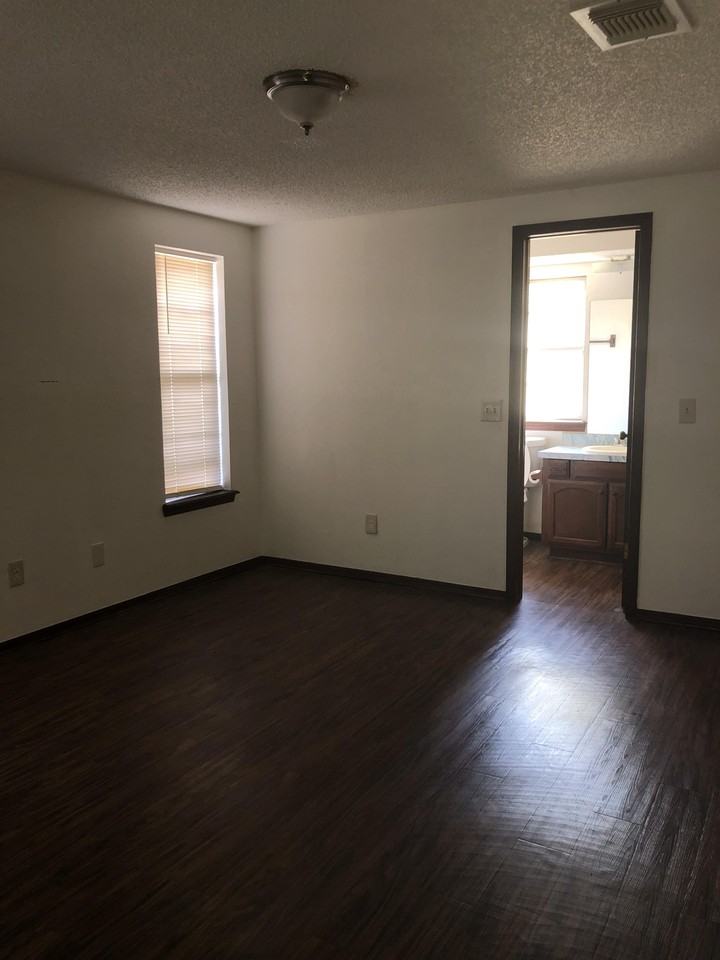 4220 Se 49th St #1 - Photo 5 of 8