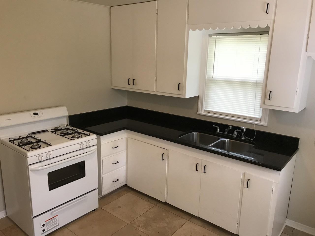 1221 N Louisa Ave #55 - Photo 3 of 9