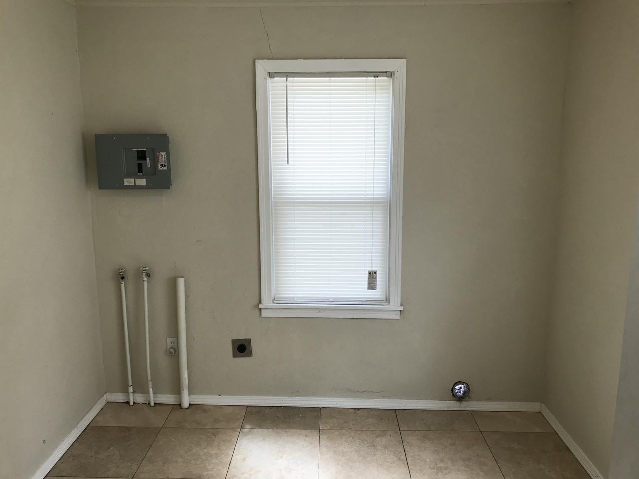 1221 N Louisa Ave #55 - Photo 7 of 9