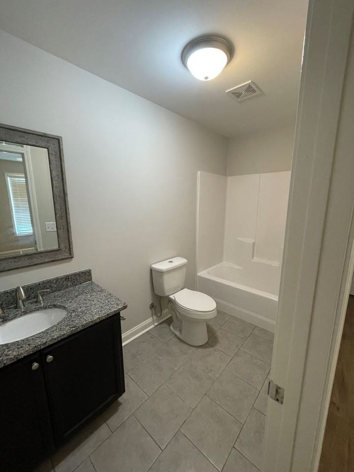 209 E Broad St #J - Photo 6 of 20