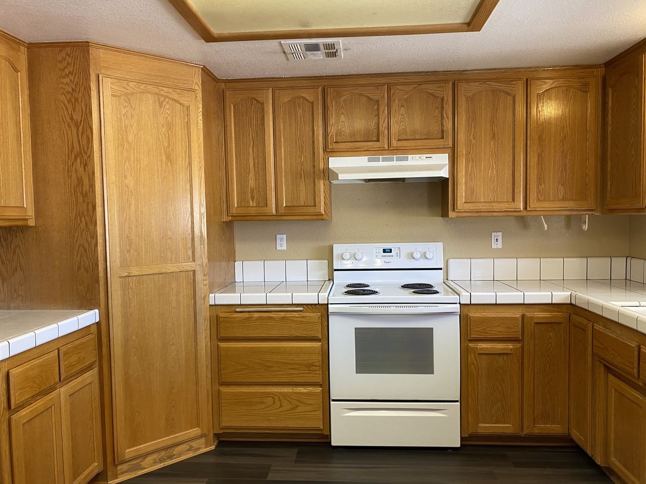 110 East Bluebird Avenue - Photo 7 of 32