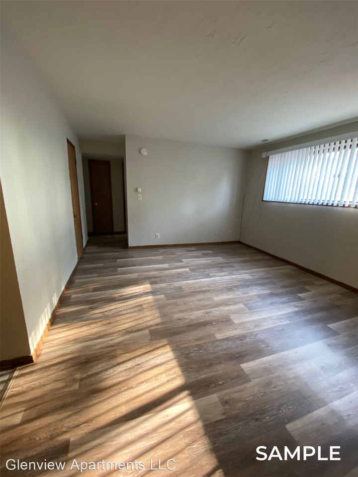 Huge renovated 1 and 2 bedroom apartments nestled into the best residential area you can find in South Sioux City, NE! - Photo 3 of 50