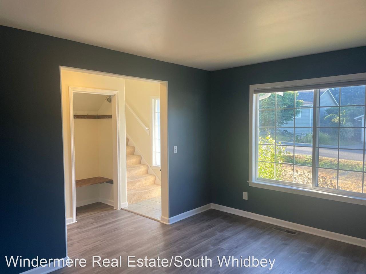 1215 Lotus Ln - Photo 3 of 34