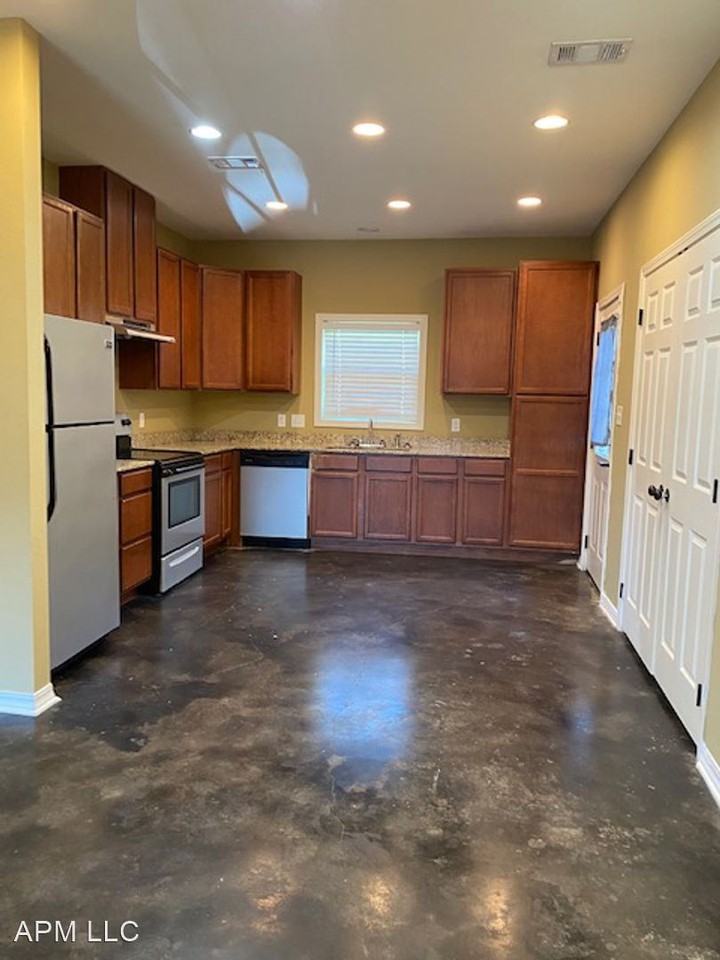 175 Defreese - Photo 3 of 8