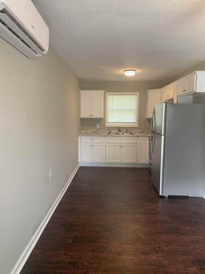 206 N. College Street - Photo 2 of 6