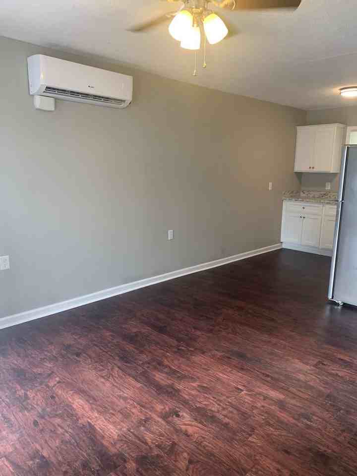 206 N. College Street - Photo 3 of 6