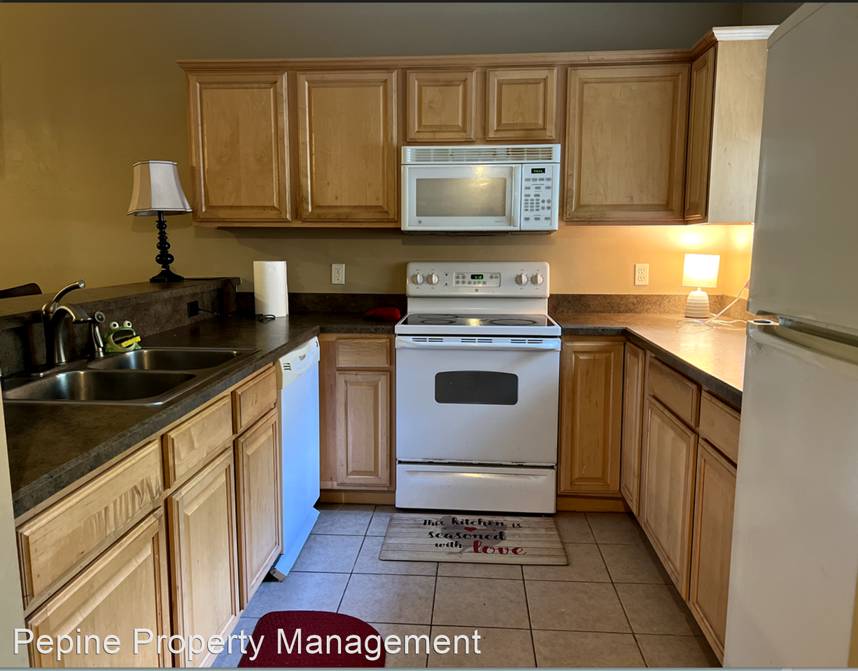 810 Nw 19th Ave #C - Photo 2 of 4