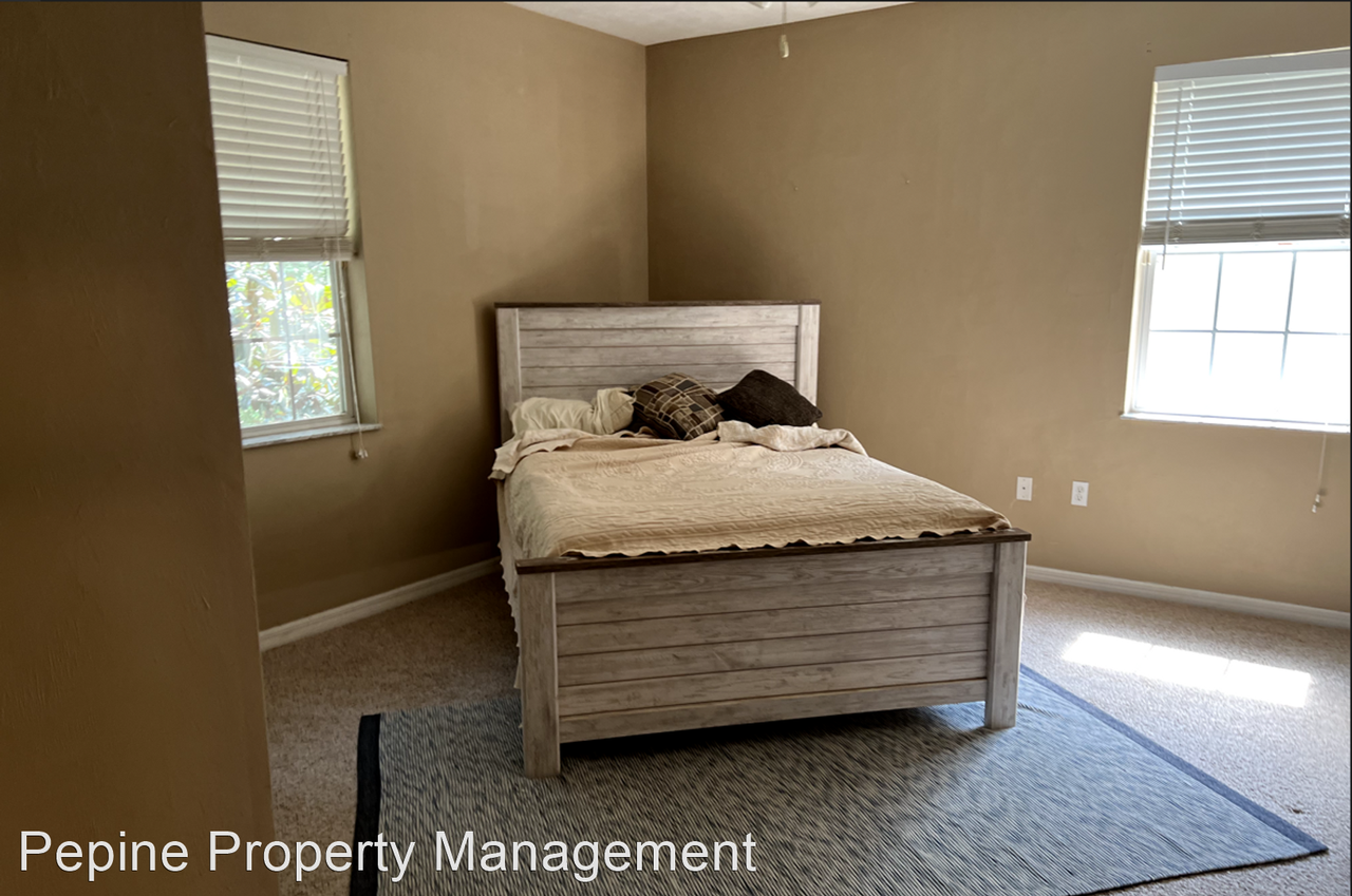 810 Nw 19th Ave #C - Photo 3 of 4