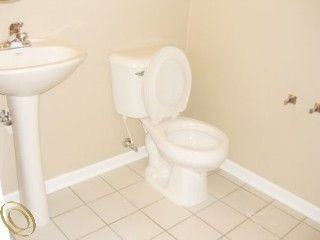 17103 Addington Dr - Photo 2 of 6