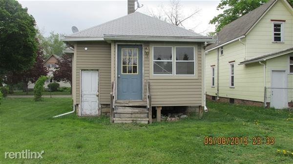 223 N Lansing St - Photo 2 of 10