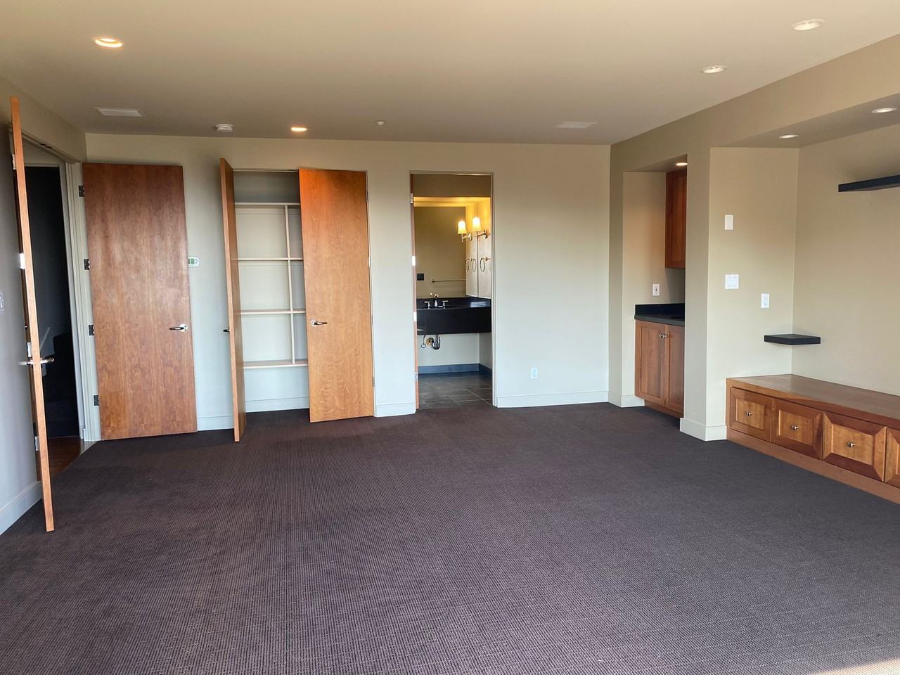 1842 Grand View Drive - Photo 5 of 20