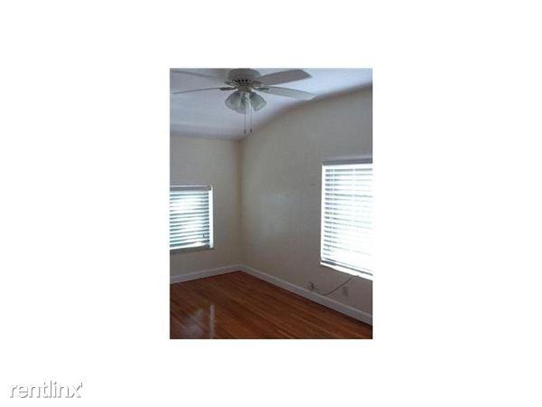 3021 Coconut Grove Dr - Photo 3 of 9