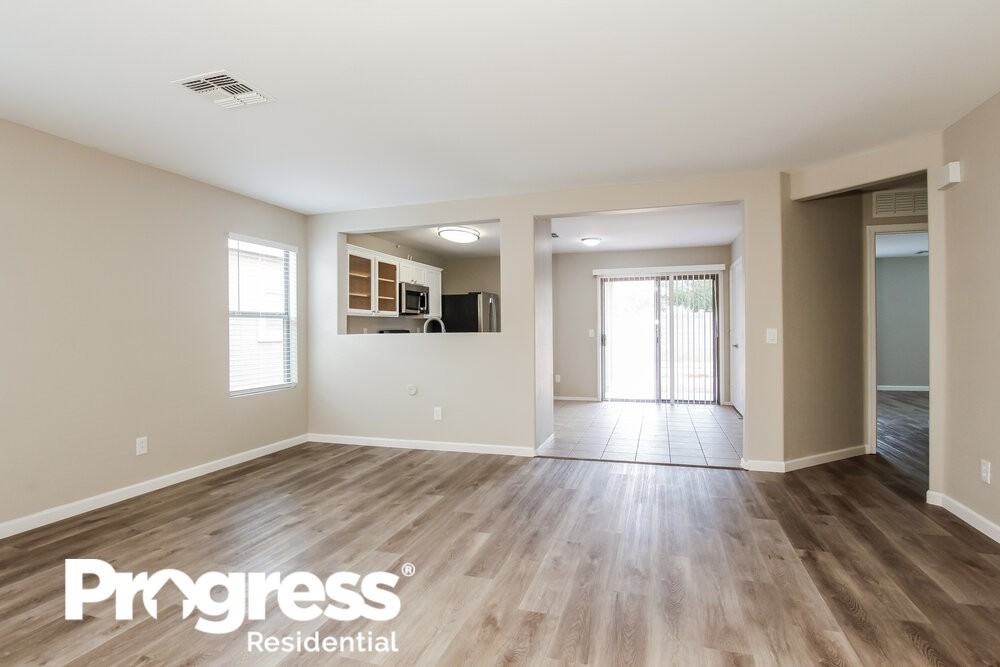 12157 N 151st Dr - Photo 3 of 16