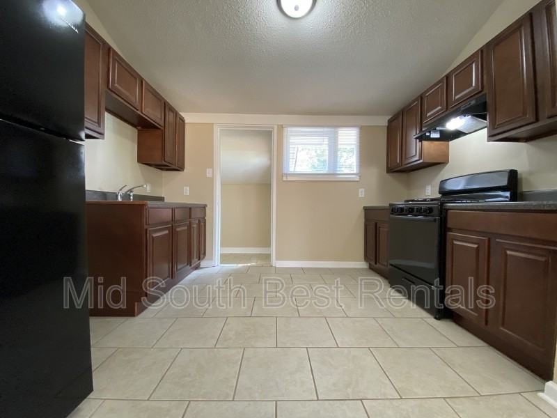 1204 W 37th St - Photo 3 of 8