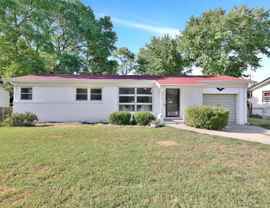 211 E Meadowlark Blvd - Photo 1 of 1