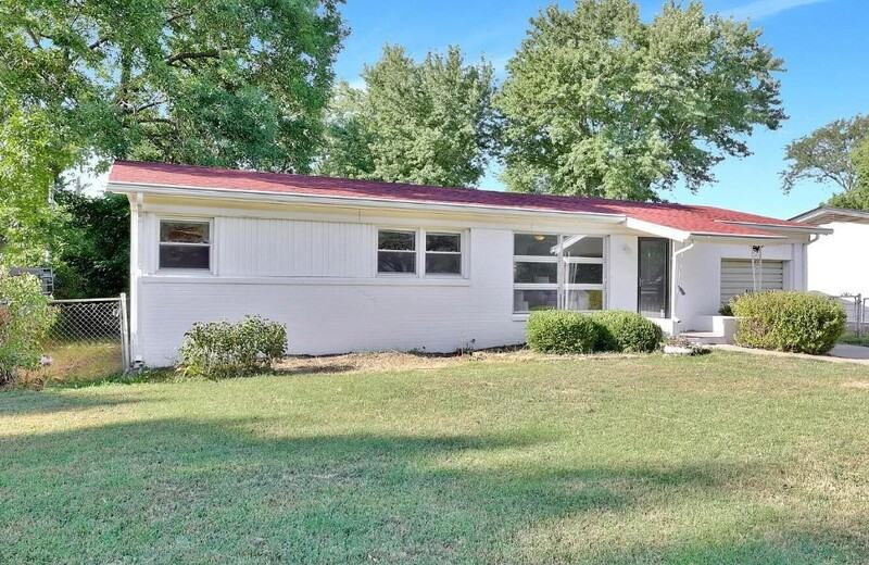 211 E Meadowlark Blvd - Photo 3 of 50