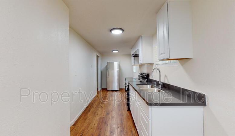 1701 Grand Coulee Blvd - Photo 3 of 14