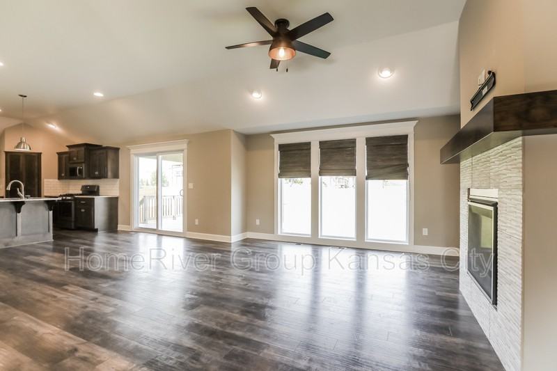 4938 Park Ridge Dr - Photo 3 of 16