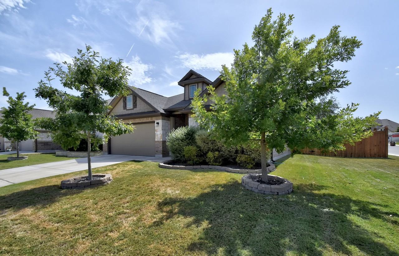 703 Decathlon St - Photo 2 of 26