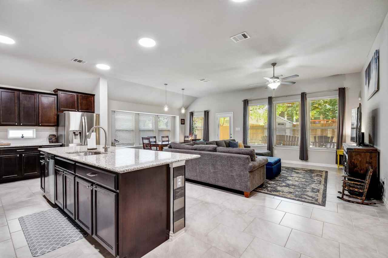 703 Decathlon St - Photo 4 of 26