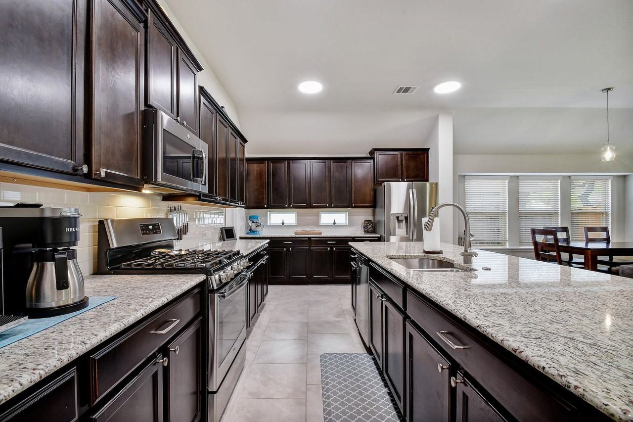 703 Decathlon St - Photo 5 of 26