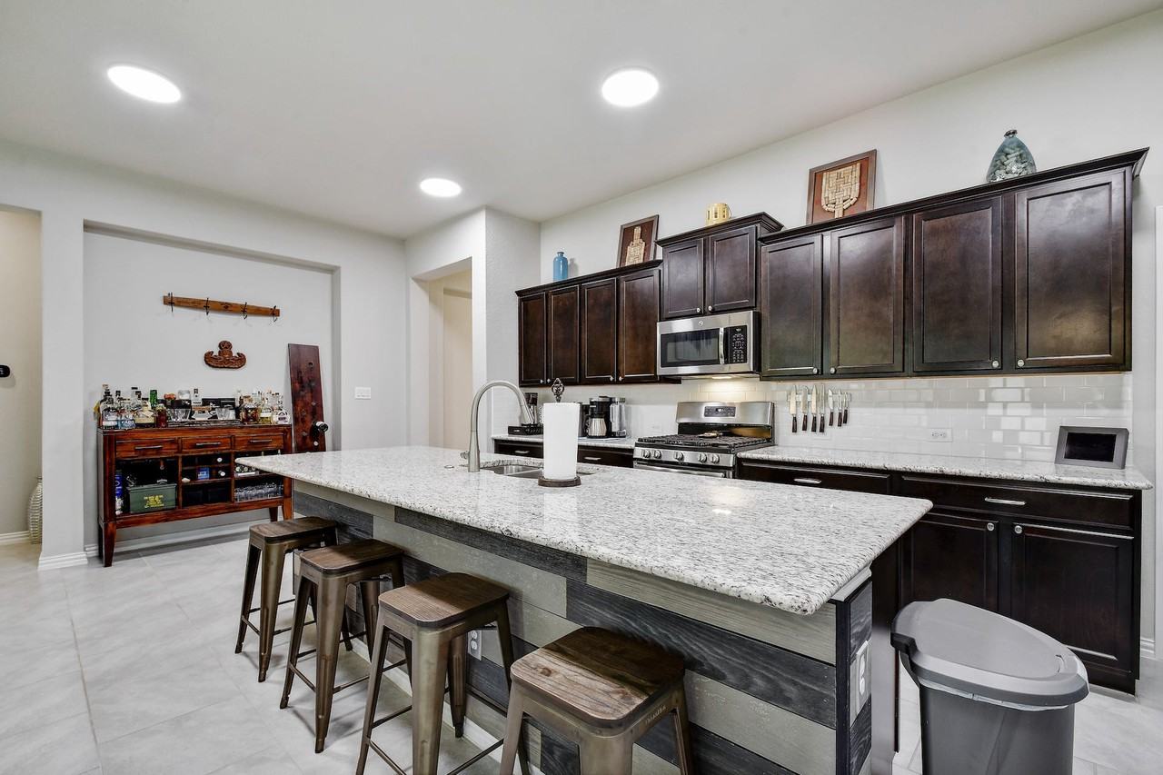 703 Decathlon St - Photo 7 of 26