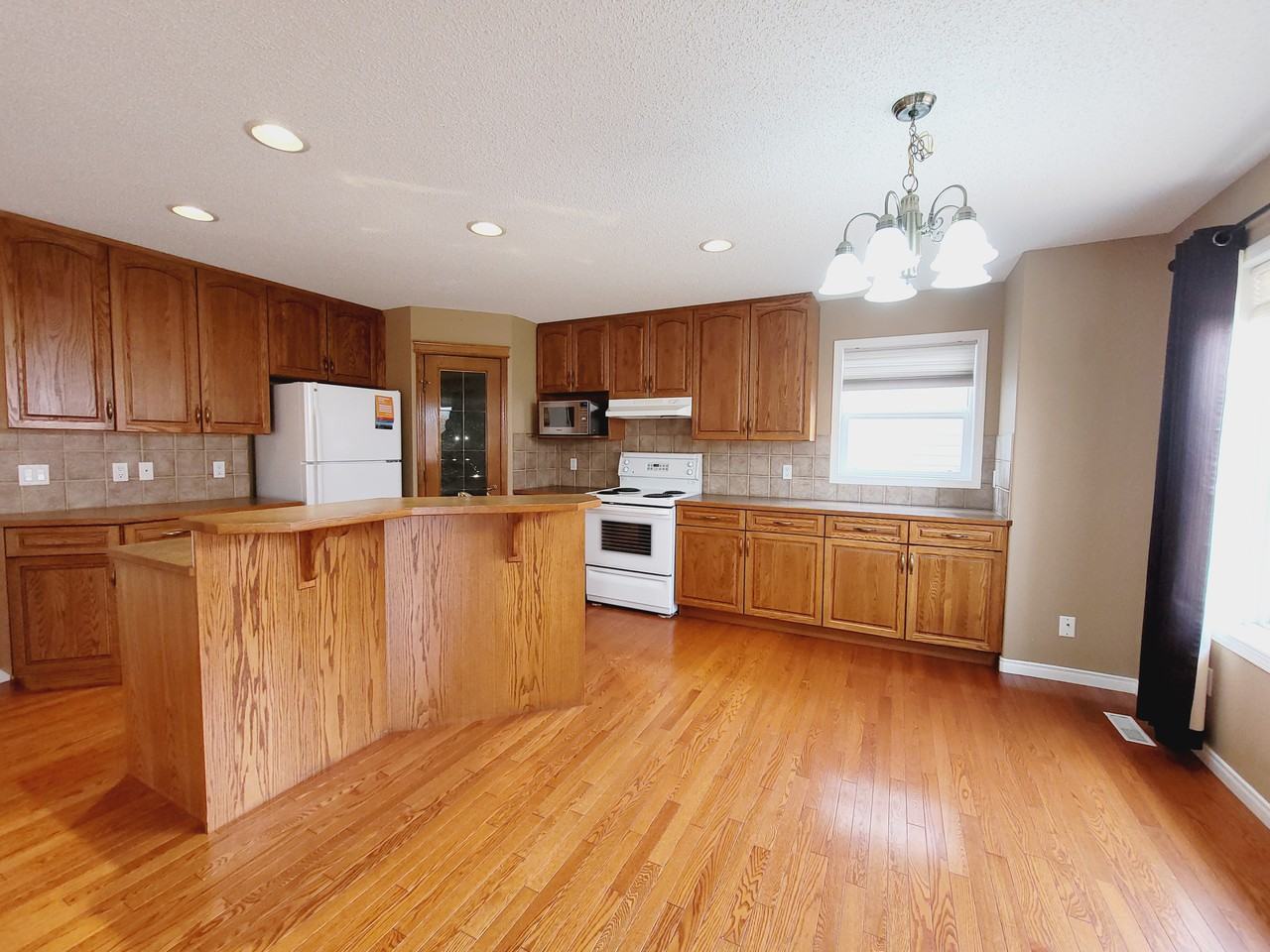 14928 137 St Nw - Photo 2 of 40