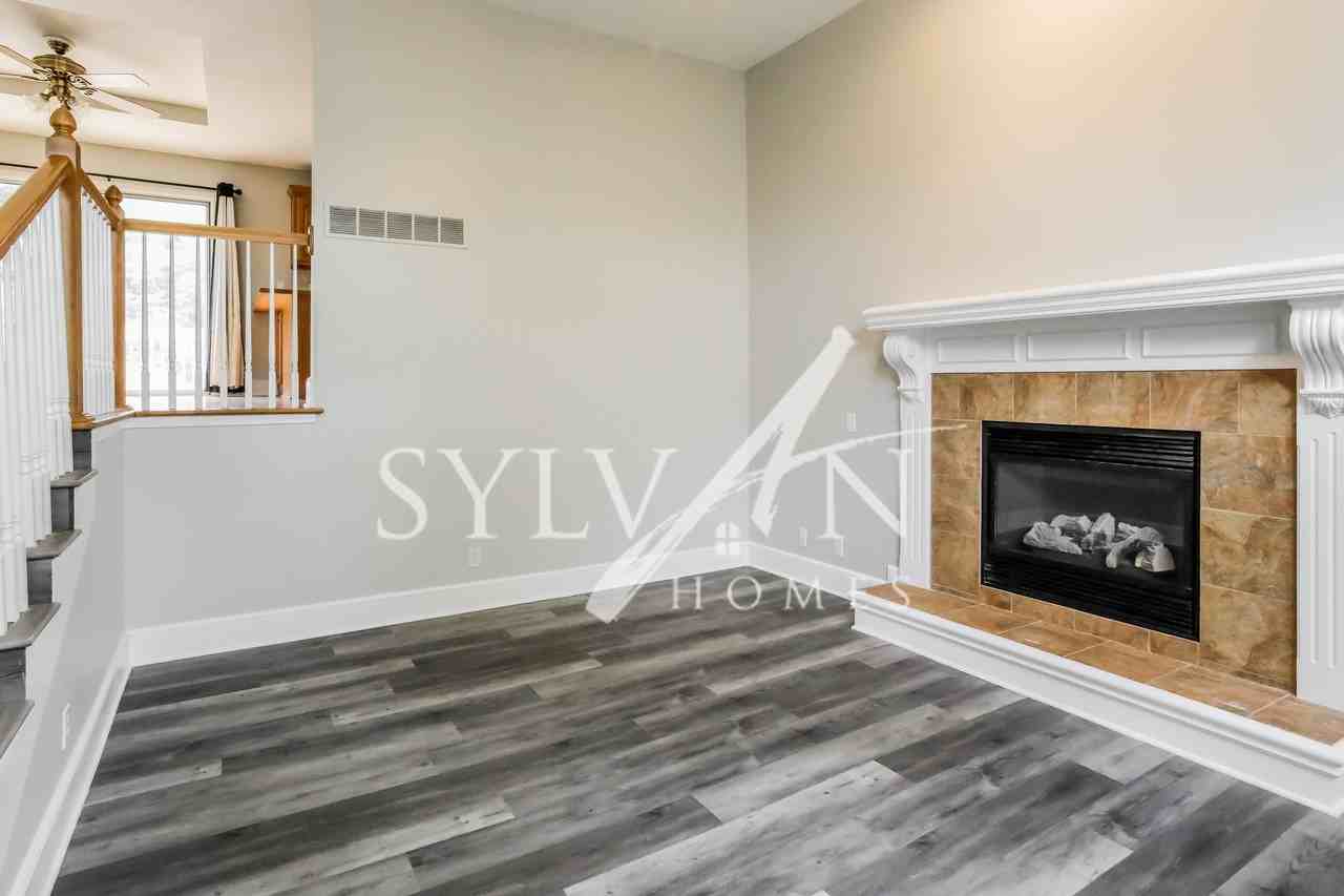 856 E Lanesfield St - Photo 2 of 15