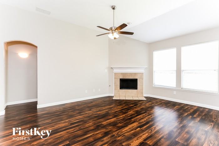 2507 Morningstar Ln - Photo 3 of 15