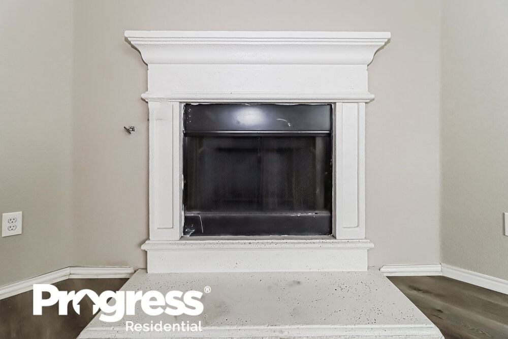 6627 Fairglen Dr - Photo 3 of 16