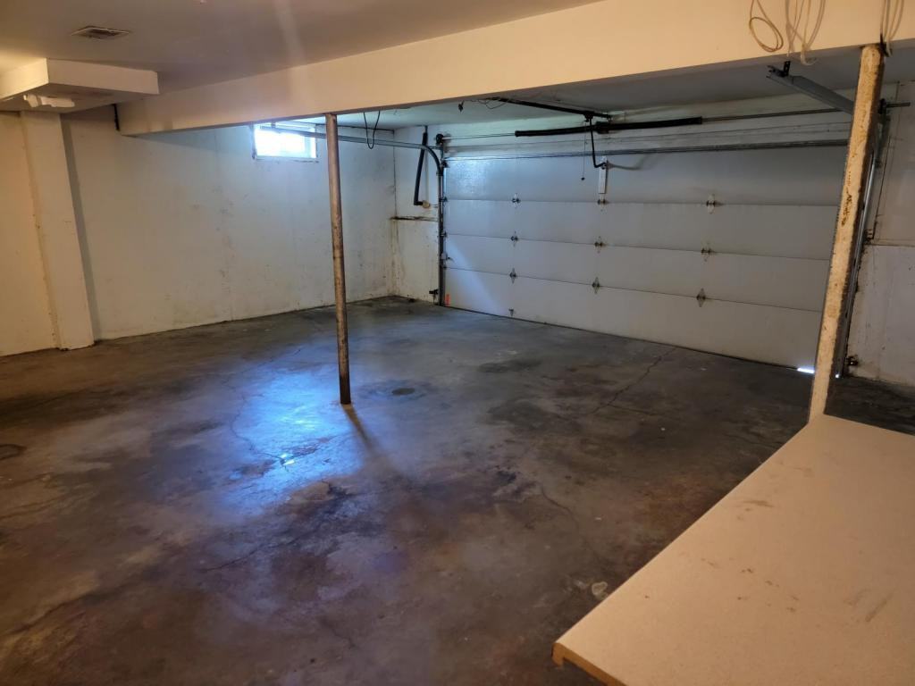 7317 Nw 82nd St - Photo 2 of 11