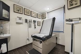 121 E 60th St #4D - Photo 1 of 1