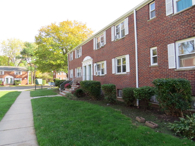 29 Carolyn Ter #B - Photo 2 of 21