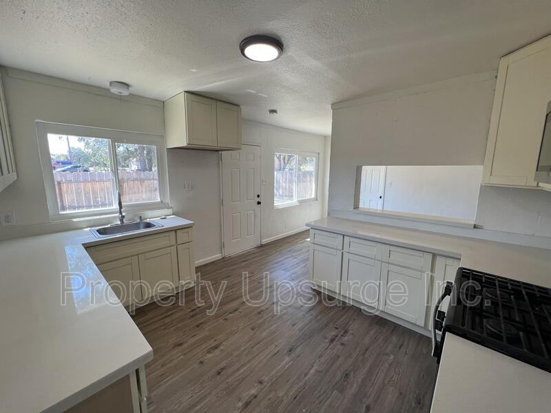 1420 Lake Boulevard - Photo 2 of 10