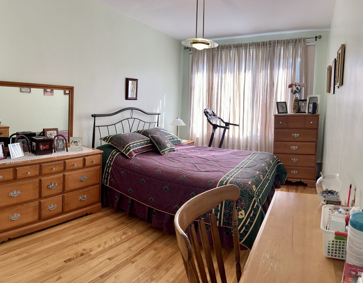 530 Rue Crevier - Photo 3 of 9