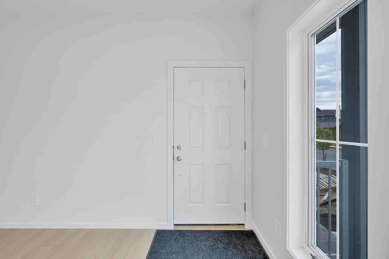 22605 93 Ave Nw - Photo 3 of 28