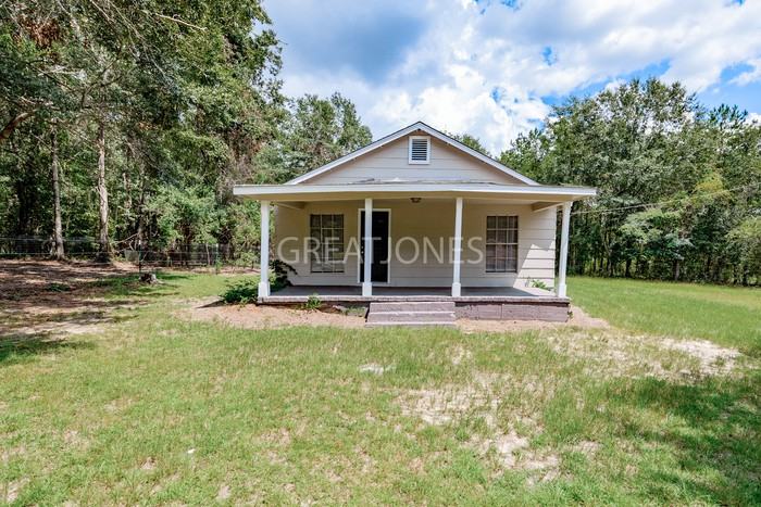 310 26th Ct - Photo 2 of 10