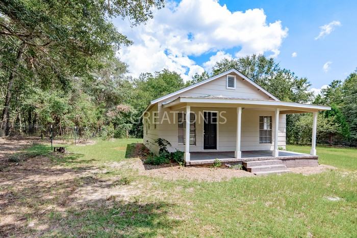 310 26th Ct - Photo 3 of 10